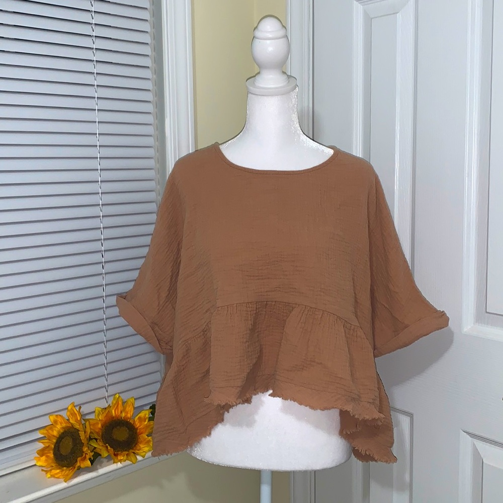 Vestique Cropped Ruffle Top